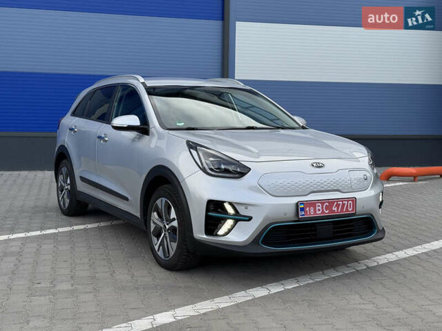 Кіа Niro 2020 у Рівному на Automoto.ua Сірий Кіа Niro, об'ємом двигуна 0 л та пробігом 138 тис. км за 19500 $, фото 1 на Automoto.ua
