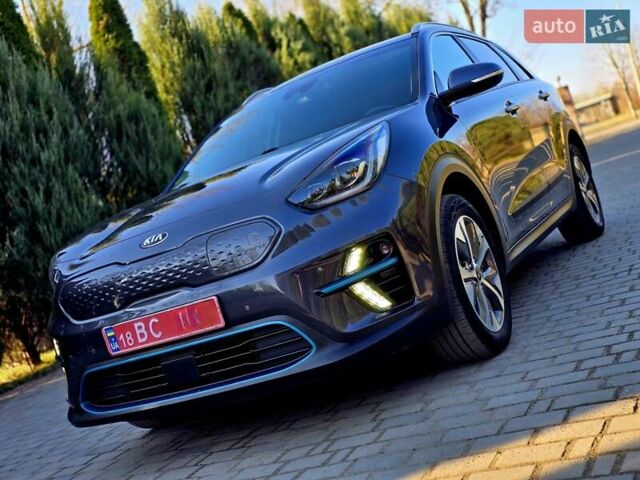 Серый Киа Niro, объемом двигателя 0 л и пробегом 70 тыс. км за 18800 $, фото 1 на Automoto.ua