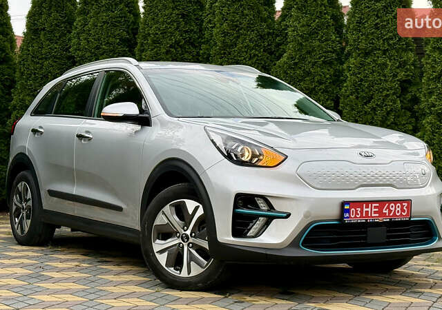 Киа Niro 2020 в Самборе на Automoto.ua Серый Киа Niro, объемом двигателя 0 л и пробегом 59 тыс. км за 20700 $, фото 1 на Automoto.ua
