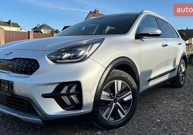 Сірий Кіа Niro, об'ємом двигуна 1.58 л та пробігом 83 тис. км за 18000 $, фото 1 на Automoto.ua