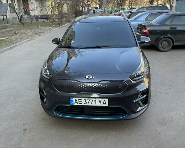Серый Киа Niro, объемом двигателя 0 л и пробегом 139 тыс. км за 20700 $, фото 1 на Automoto.ua