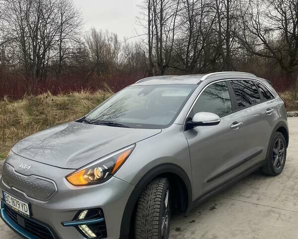 Серый Киа Niro, объемом двигателя 0 л и пробегом 54 тыс. км за 19999 $, фото 1 на Automoto.ua