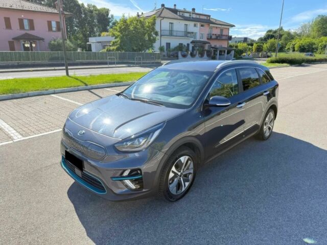 Серый Киа Niro, объемом двигателя 0 л и пробегом 34 тыс. км за 15000 $, фото 1 на Automoto.ua