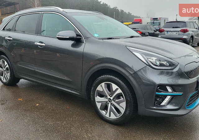 Сірий Кіа Niro, об'ємом двигуна 0 л та пробігом 106 тис. км за 20950 $, фото 1 на Automoto.ua