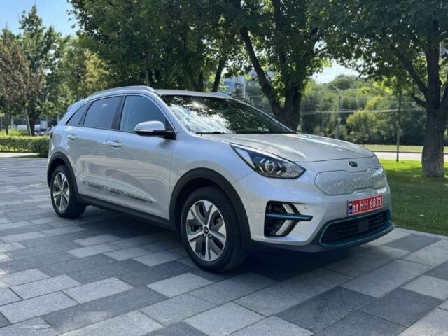 Серый Киа Niro, объемом двигателя 2 л и пробегом 98 тыс. км за 19400 $, фото 1 на Automoto.ua
