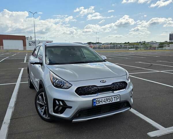 Серый Киа Niro, объемом двигателя 1.58 л и пробегом 55 тыс. км за 23500 $, фото 1 на Automoto.ua