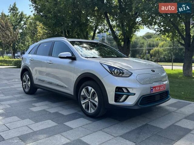 Серый Киа Niro, объемом двигателя 0 л и пробегом 96 тыс. км за 18999 $, фото 1 на Automoto.ua