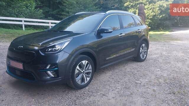 Сірий Кіа Niro, об'ємом двигуна 0 л та пробігом 62 тис. км за 18500 $, фото 1 на Automoto.ua