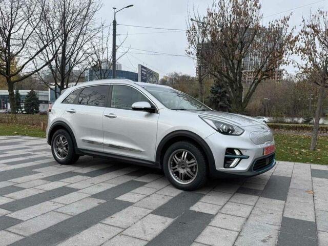 Сірий Кіа Niro, об'ємом двигуна 2 л та пробігом 101 тис. км за 19300 $, фото 1 на Automoto.ua