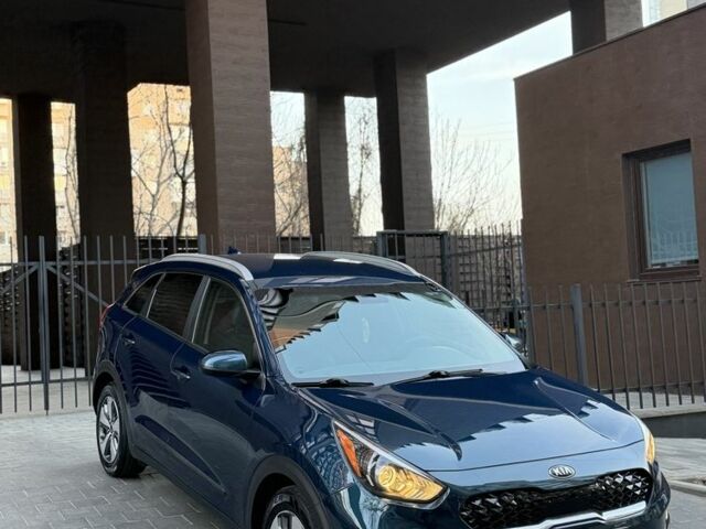 Синій Кіа Niro, об'ємом двигуна 0 л та пробігом 148 тис. км за 17000 $, фото 1 на Automoto.ua