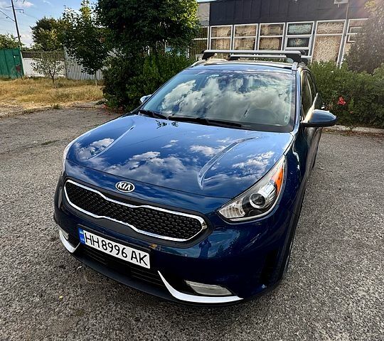 Синий Киа Niro, объемом двигателя 1.6 л и пробегом 0 тыс. км за 15499 $, фото 1 на Automoto.ua