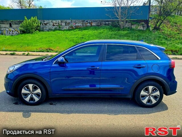 Синий Киа Niro, объемом двигателя 1.6 л и пробегом 370 тыс. км за 12000 $, фото 1 на Automoto.ua
