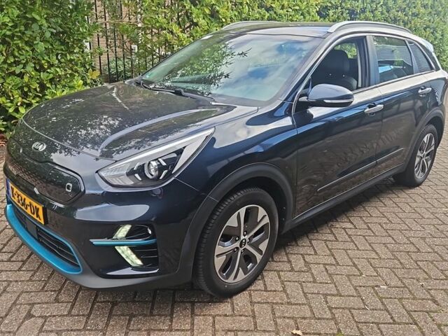 Синий Киа Niro, объемом двигателя 0 л и пробегом 105 тыс. км за 18999 $, фото 1 на Automoto.ua