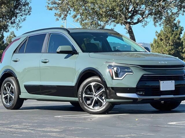 Зеленый Киа Niro, объемом двигателя 1.6 л и пробегом 4 тыс. км за 7800 $, фото 1 на Automoto.ua