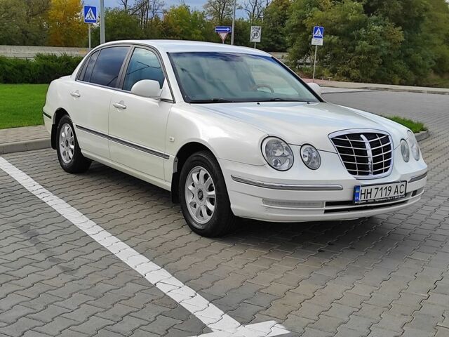 Белый Киа Опирус, объемом двигателя 3.5 л и пробегом 136 тыс. км за 5500 $, фото 1 на Automoto.ua