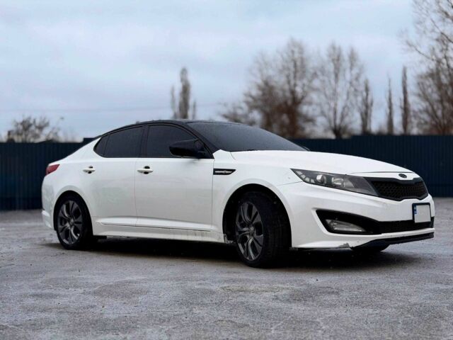Белый Киа Оптима, объемом двигателя 2 л и пробегом 287 тыс. км за 8250 $, фото 1 на Automoto.ua
