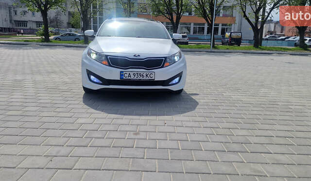 Белый Киа Оптима, объемом двигателя 2 л и пробегом 249 тыс. км за 8500 $, фото 1 на Automoto.ua
