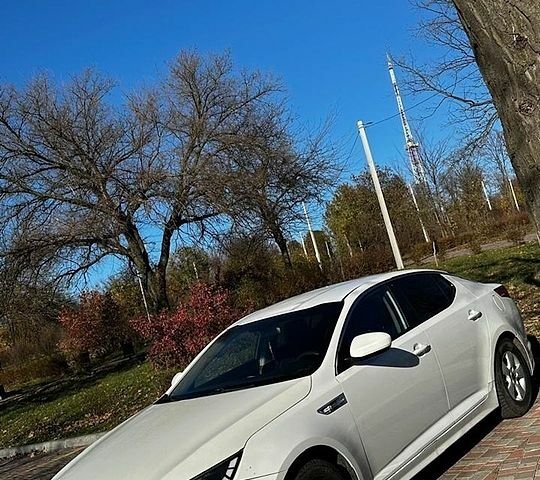 Білий Кіа Оптіма, об'ємом двигуна 2 л та пробігом 300 тис. км за 7600 $, фото 1 на Automoto.ua