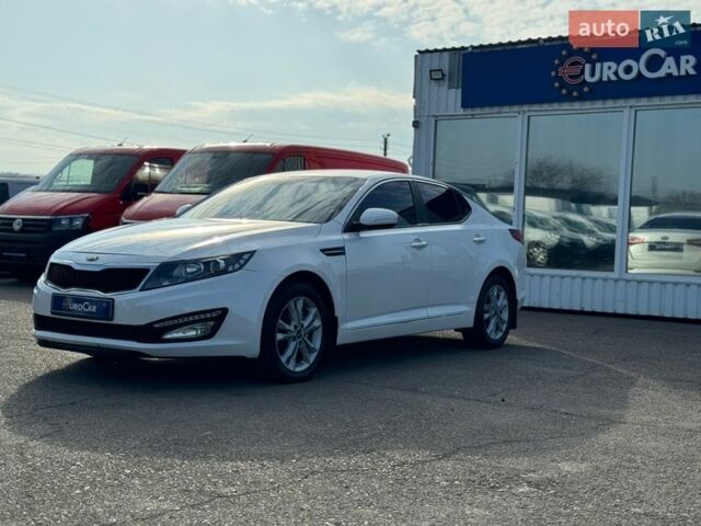 Белый Киа Оптима, объемом двигателя 2 л и пробегом 256 тыс. км за 8800 $, фото 1 на Automoto.ua