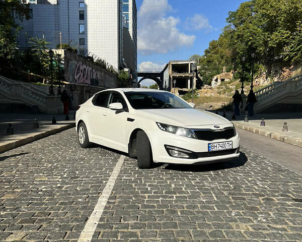 Белый Киа Оптима, объемом двигателя 2 л и пробегом 219 тыс. км за 9500 $, фото 1 на Automoto.ua