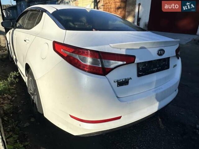Білий Кіа Оптіма, об'ємом двигуна 2.36 л та пробігом 250 тис. км за 7800 $, фото 1 на Automoto.ua