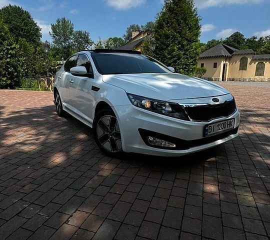 Білий Кіа Оптіма, об'ємом двигуна 2.36 л та пробігом 174 тис. км за 9800 $, фото 1 на Automoto.ua