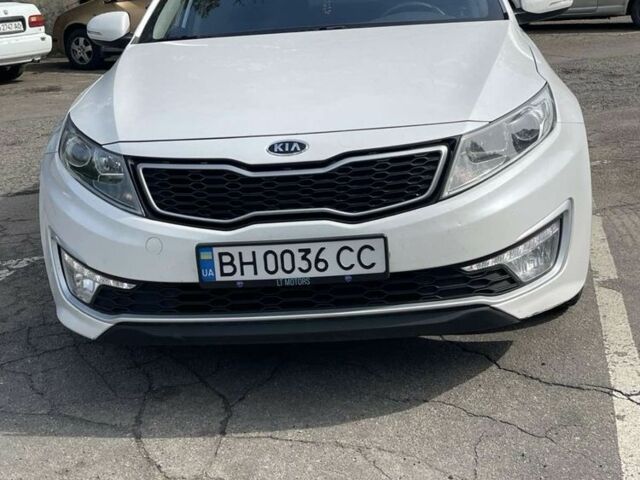 Белый Киа Оптима, объемом двигателя 2 л и пробегом 227 тыс. км за 10000 $, фото 1 на Automoto.ua