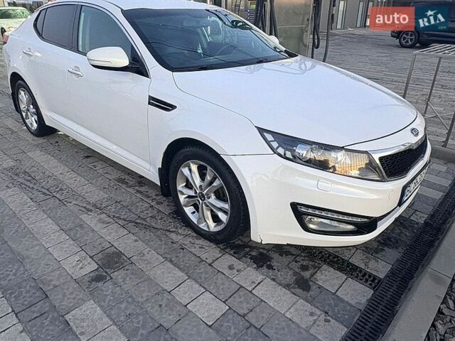 Белый Киа Оптима, объемом двигателя 2 л и пробегом 220 тыс. км за 8300 $, фото 1 на Automoto.ua