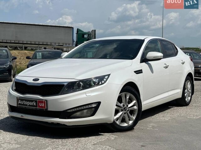 Білий Кіа Оптіма, об'ємом двигуна 2 л та пробігом 220 тис. км за 7990 $, фото 1 на Automoto.ua