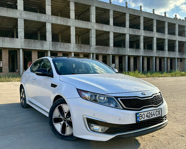 Білий Кіа Оптіма, об'ємом двигуна 2.36 л та пробігом 149 тис. км за 10600 $, фото 1 на Automoto.ua