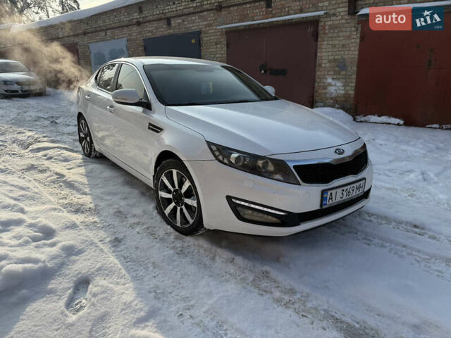 Белый Киа Оптима, объемом двигателя 2 л и пробегом 210 тыс. км за 10000 $, фото 1 на Automoto.ua