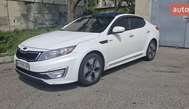 Білий Кіа Оптіма, об'ємом двигуна 2.4 л та пробігом 340 тис. км за 9000 $, фото 1 на Automoto.ua