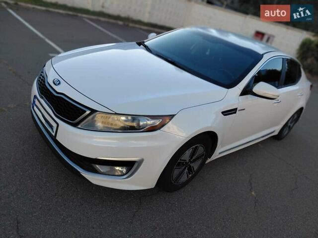 Белый Киа Оптима, объемом двигателя 2.36 л и пробегом 262 тыс. км за 11500 $, фото 1 на Automoto.ua