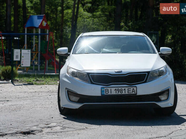 Білий Кіа Оптіма, об'ємом двигуна 2.36 л та пробігом 240 тис. км за 9200 $, фото 1 на Automoto.ua
