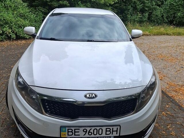 Білий Кіа Оптіма, об'ємом двигуна 2 л та пробігом 200 тис. км за 9500 $, фото 1 на Automoto.ua