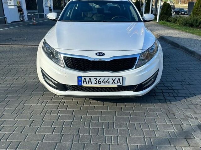 Білий Кіа Оптіма, об'ємом двигуна 2 л та пробігом 245 тис. км за 8900 $, фото 1 на Automoto.ua
