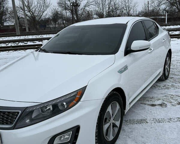 Белый Киа Оптима, объемом двигателя 2.36 л и пробегом 205 тыс. км за 8000 $, фото 1 на Automoto.ua