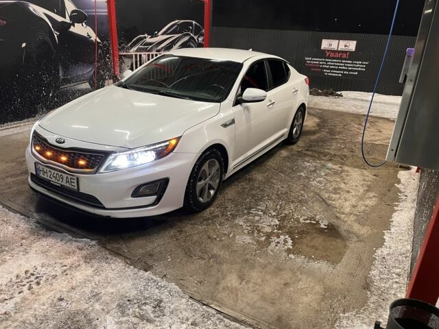 Білий Кіа Оптіма, об'ємом двигуна 2.4 л та пробігом 200 тис. км за 8800 $, фото 1 на Automoto.ua
