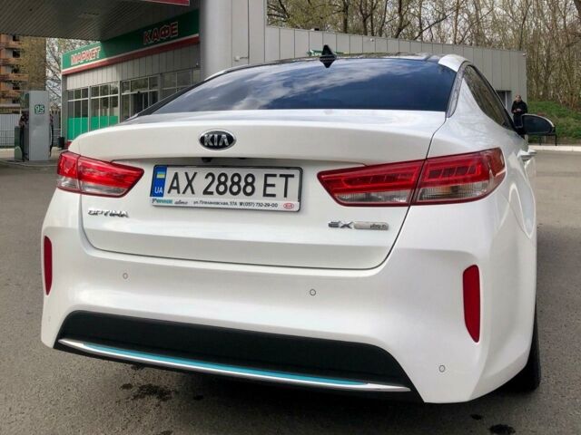 Білий Кіа Оптіма, об'ємом двигуна 2 л та пробігом 125 тис. км за 16400 $, фото 1 на Automoto.ua