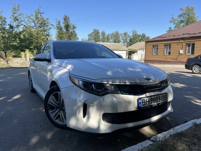 Білий Кіа Оптіма, об'ємом двигуна 2 л та пробігом 120 тис. км за 18000 $, фото 1 на Automoto.ua