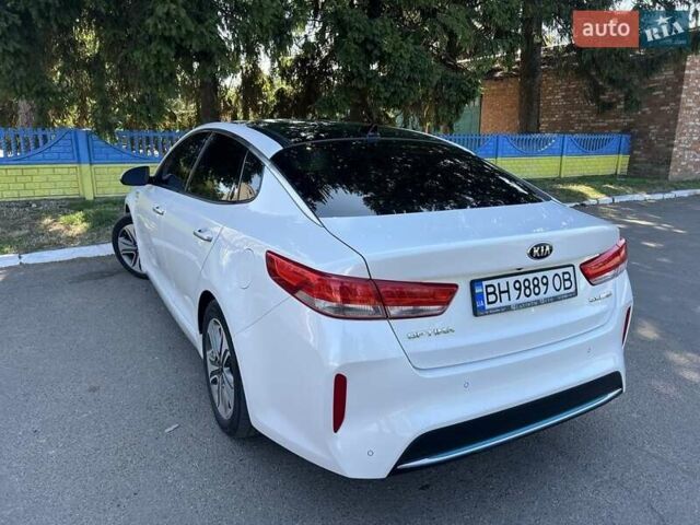 Білий Кіа Оптіма, об'ємом двигуна 2 л та пробігом 120 тис. км за 18000 $, фото 1 на Automoto.ua