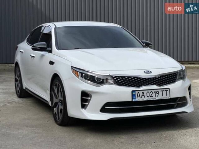 Белый Киа Оптима, объемом двигателя 2 л и пробегом 100 тыс. км за 10200 $, фото 1 на Automoto.ua