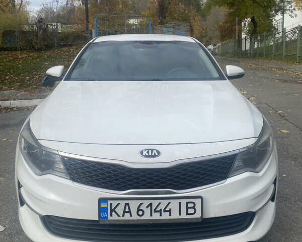 Киа Оптима 2017 в Киеве на Automoto.ua Белый Киа Оптима, объемом двигателя 2.36 л и пробегом 242 тыс. км за 8800 $, фото 1 на Automoto.ua