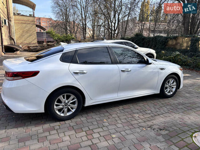 Білий Кіа Оптіма, об'ємом двигуна 2.36 л та пробігом 84 тис. км за 11499 $, фото 1 на Automoto.ua