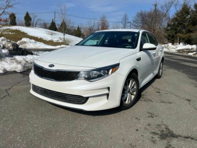 Білий Кіа Оптіма, об'ємом двигуна 2.4 л та пробігом 70 тис. км за 2500 $, фото 1 на Automoto.ua