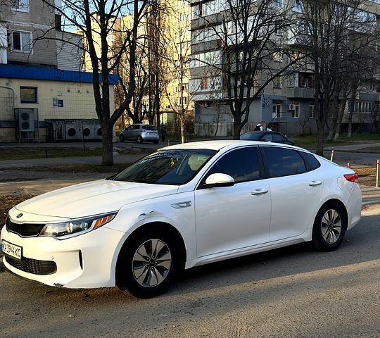 Білий Кіа Оптіма, об'ємом двигуна 2 л та пробігом 138 тис. км за 13500 $, фото 1 на Automoto.ua