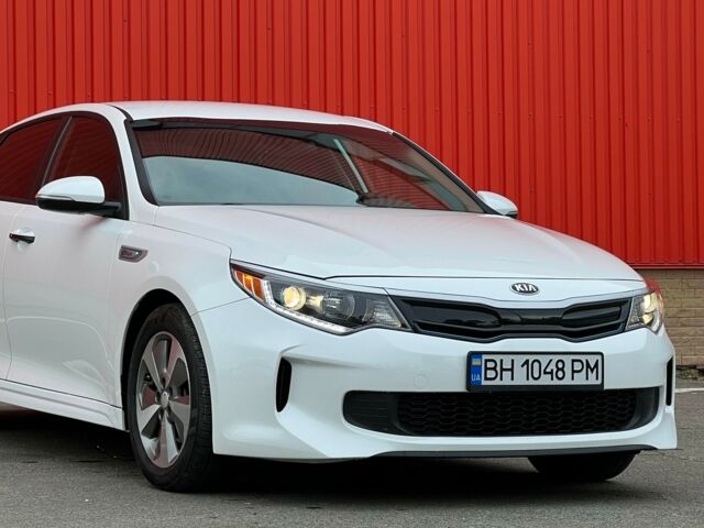 Білий Кіа Оптіма, об'ємом двигуна 2 л та пробігом 90 тис. км за 17900 $, фото 1 на Automoto.ua