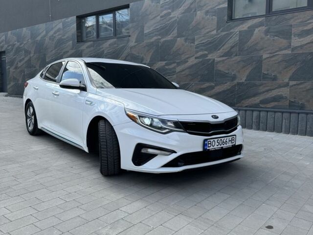 Білий Кіа Оптіма, об'ємом двигуна 2 л та пробігом 213 тис. км за 6700 $, фото 1 на Automoto.ua