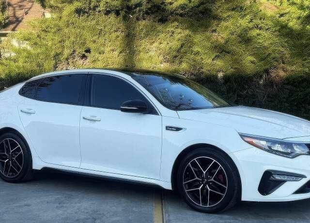 Білий Кіа Оптіма, об'ємом двигуна 2 л та пробігом 34 тис. км за 4000 $, фото 1 на Automoto.ua