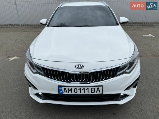Белый Киа Оптима, объемом двигателя 1.6 л и пробегом 208 тыс. км за 15300 $, фото 1 на Automoto.ua